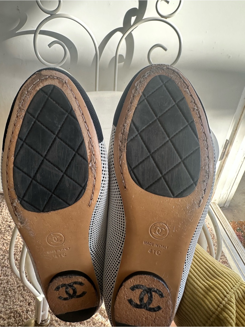 CHANEL Black and Cream Knit Ballet Flats with CC Logo - Picture 12 of 12